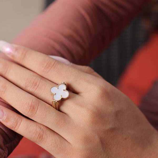 Classic Clover Ring