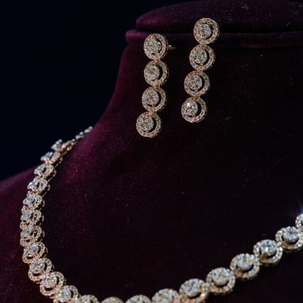 Eterna Loop Necklace Set