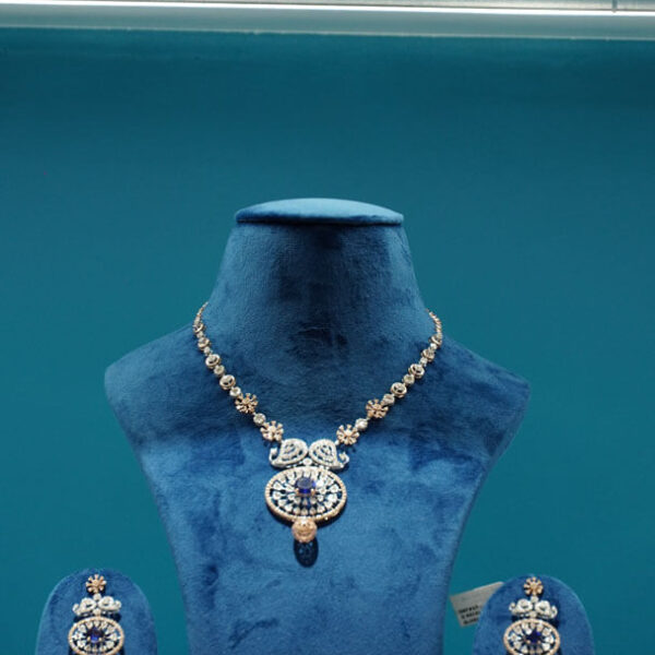 Medallion Floral Necklace Set