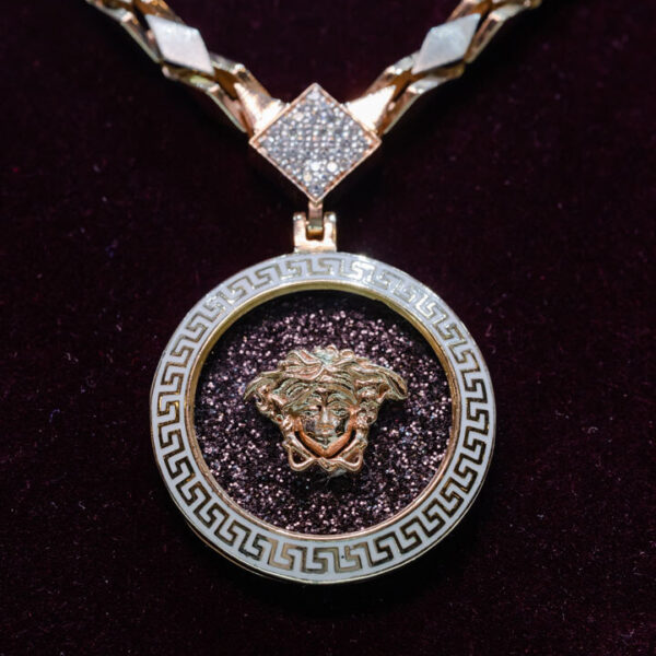 Medusa Royale Pendant