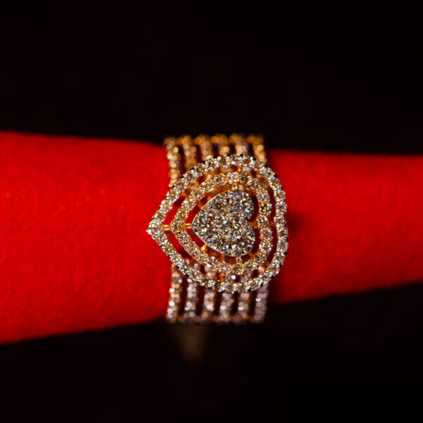 Velora Heartline Bracelet